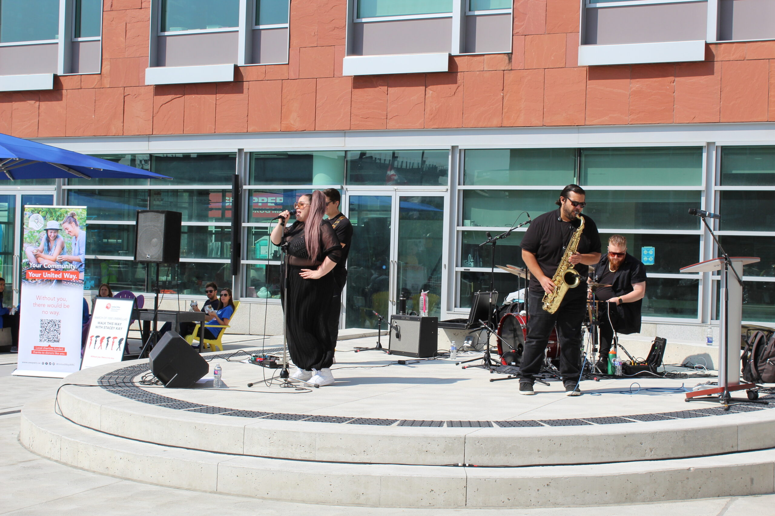 rsz_stacey_kay_performing_at_czs